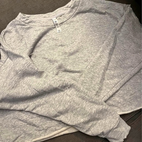 ALO Yoga Tops - 🍭ALO yoga distressed, cropped sweatshirt, size large